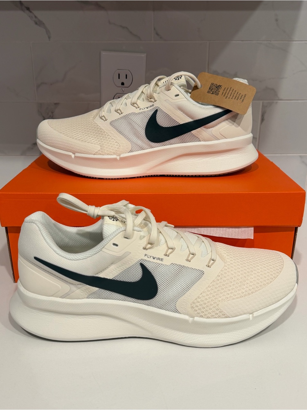 Nike Run Swift 3 Men’s Size 11 Pale Ivory Black Spruce DR2695-117 Flywire NIB!